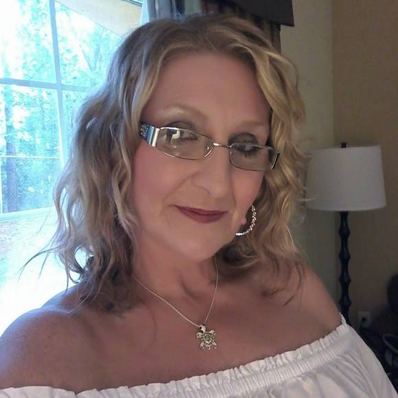 Meet your Posher, Hannah - Picture 1 of 1